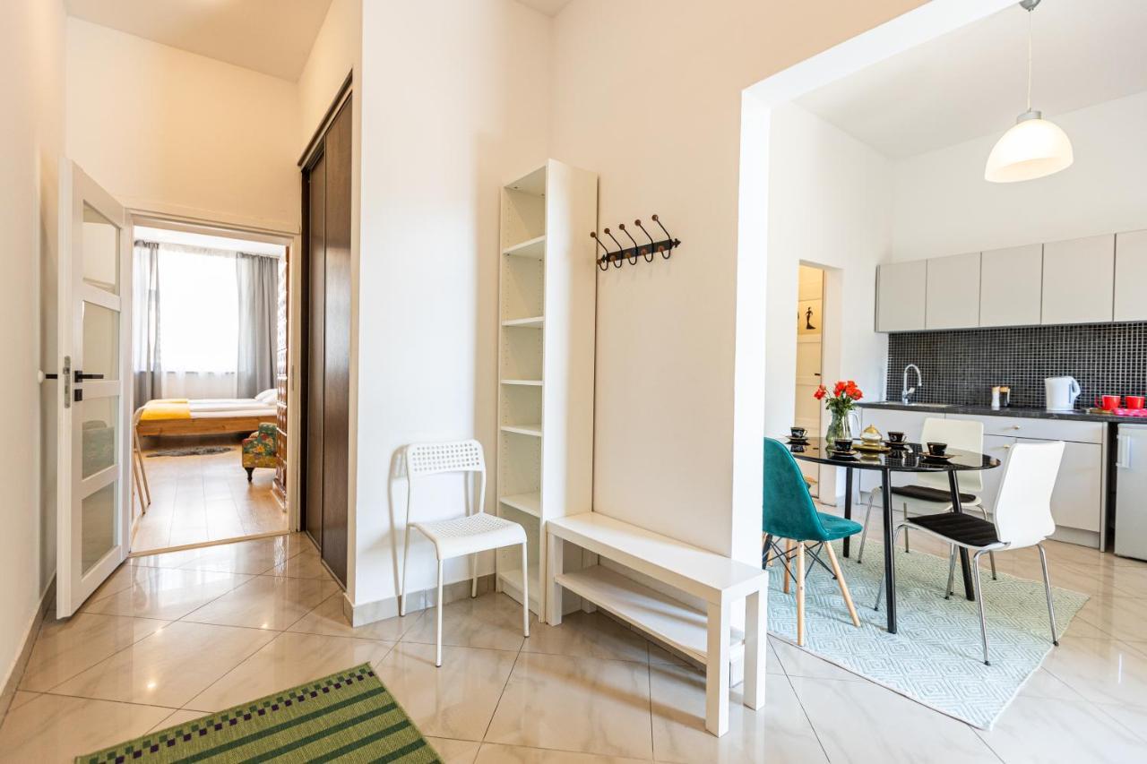 Vintage Senacka 9/7 Apartment *