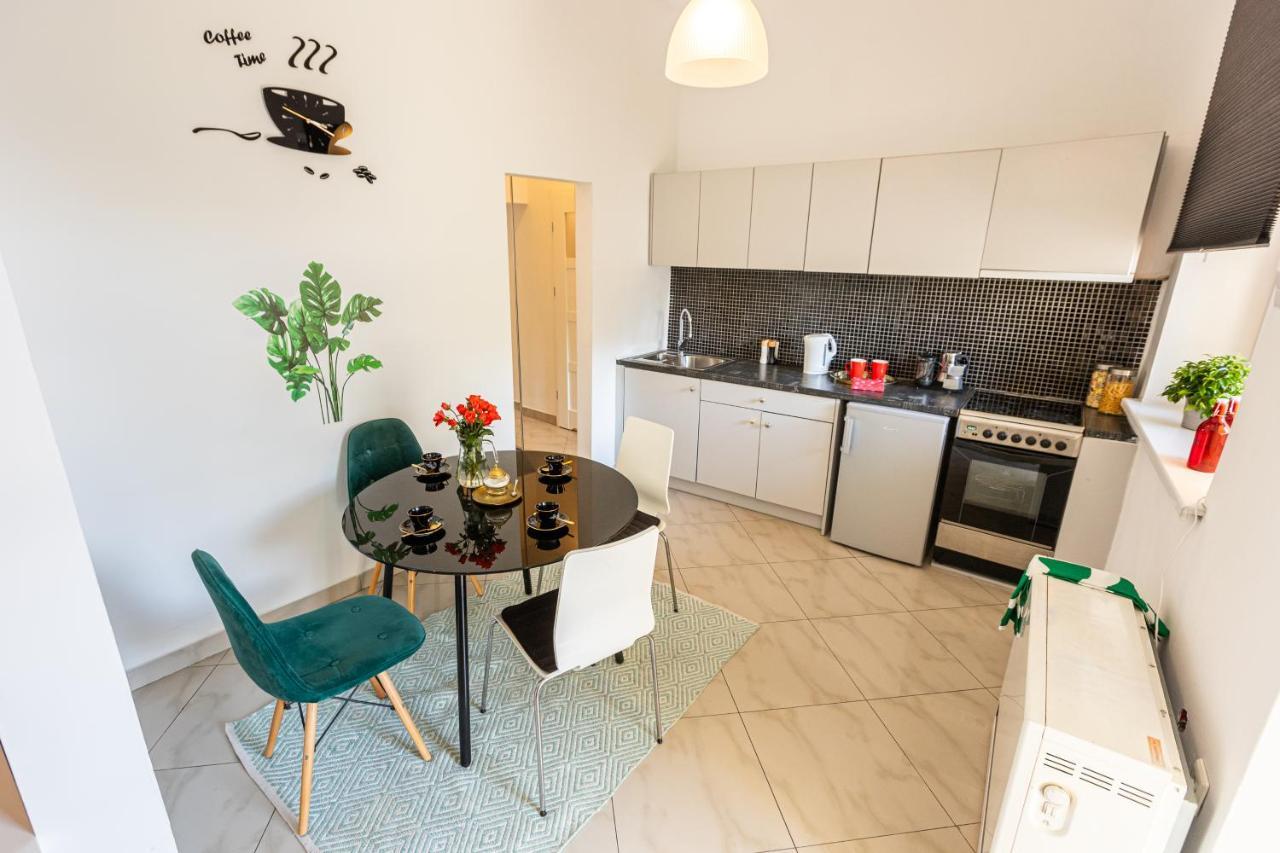 Vintage Senacka 9/7 Apartment *